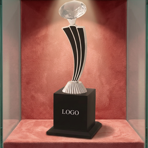 Trophée en cristal avec sommet en diamant et base noire gravée au laser pour les sports et les jeux - Product Image 1