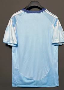 เสื้อยืดกีฬา LOKLOK คุณภาพสูงสำหรับทุกเพศ พร้อมกางเกงขาสั้น แห้งเร็ว ระบายอากาศ ป้องกันแบคทีเรีย เหมาะสำหรับฟิตเนสและฟุตบอล แขนสั้น 100% - Product Image 2