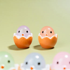 Экологичный миниатюрный ночник из смолы в виде куриного яйца с курицей внутри для DIY-проектов и корпоративных подарков - Product Image 4