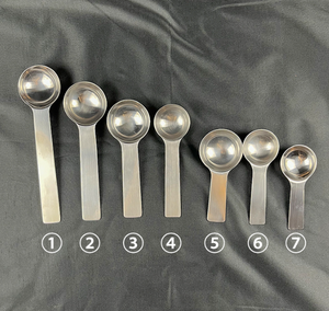 Juego de 5 piezas de cucharas y tazas medidoras de acero inoxidable DFM1520 para cocina, repostería y especias, con báscula y clip, para café - Product Image 3