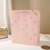 Sacs cadeaux promotionnels classiques en papier kraft gaufré 3D recyclables avec motif trèfle en feuille d'or et poignée torsadée pour mariage