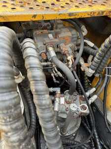 Pelleteuse sur chenilles Volvo 14 tonnes EC140BLC d'occasion, poids en ordre de marche de 80 tonnes avec pompe hydraulique Kyb et moteur de boîte de vitesses inclus - Product Image 6