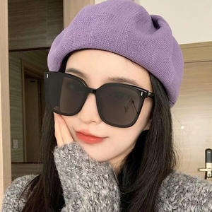 Lunettes de soleil Lululemon, monture noire en PC, verres TAC, protection UV400, design carré unisexe, avec étui - Product Image 4