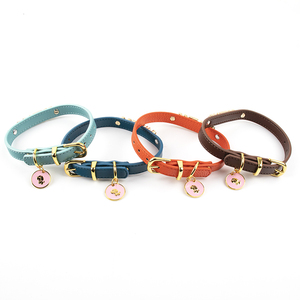 Nuevo Collar de perro de cuero Pu para gato mascota de color sólido de imitación de diseñador de lujo con letras de etiqueta de nombre de Metal - Product Image 2