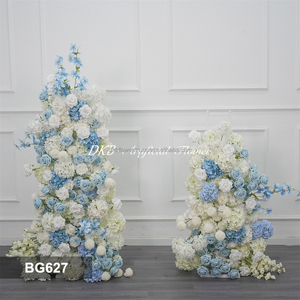 Arche florale triangulaire en soie artificielle de luxe DKB, roses en plastique, fabrication artisanale, décoration de fond de mariage de haute qualité - Product Image 3