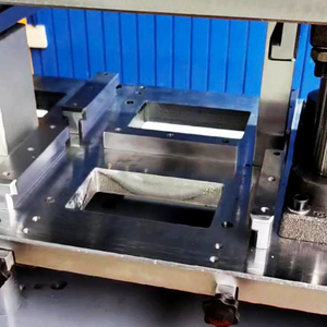 Machine <span class=keywords><strong>de</strong></span> poinçonnage à matrices interchangeables pour le processus <span class=keywords><strong>de</strong></span> poinçonnage des trous d'assemblage des fenêtres et des portes en aluminium - Product Image 4