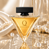Flacon de parfum en verre triangulaire personnalisé de 50 ml avec couvercle noir pour l'emballage de parfums