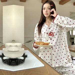 بيجامة نسائية جديدة بتطريز الكرز اللطيف، قميص نوم أحمر منقط بأكمام طويلة من القطن السحابي، ملابس منزلية كاجوال - Product Image 4