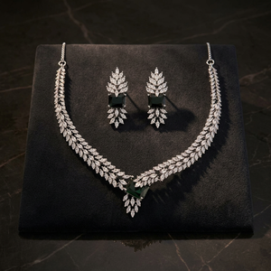 Compre en Línea el Collar de Gargantilla Kanhai Jewels para Mujer, de Latón Americano con Circonitas, Chapado en Dos Tonos, 14 Pulgadas de Largo, para Aniversario o Uso Diario, 445548 - Product Image 5