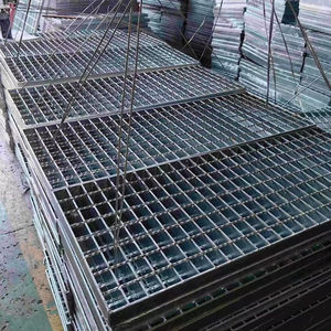 Grille de barre carrée de fer de <span class=keywords><strong>dalle</strong></span> de passerelle de plancher en acier galvanisé plongé à chaud de taille personnalisée pour l'application de parc - Product Image 2