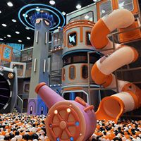 Aire de jeux intérieure construite avec un rembourrage en éponge écologique à fort rebond
