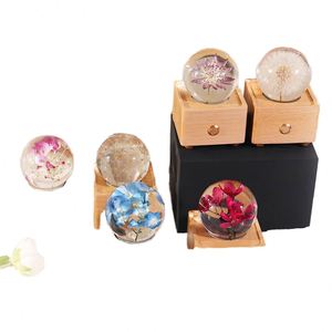 Dispositivos Inteligentes para el Hogar Harolux, Bola de Cristal con Flores Reales Preservadas, Luz, Madera Hecha a Mano, Moderna, Duradera, Regalo Empresarial - Product Image 1