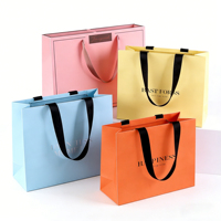 Sacs d'emballage en papier de luxe faits à la main avec logo personnalisé, ruban de laminage, poignée en corde de coton, sac de shopping en papier pour boutique