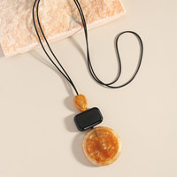 Bijoux de mode OEM/ODM : Collier en résine géométrique minimaliste, chaîne de pull rétro d'hiver, pendentifs et accessoires de mode