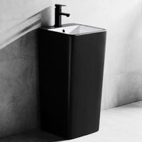 Lavabo sur pied design en céramique et ciment pour salle de bain, avec comptoir en surface solide noire