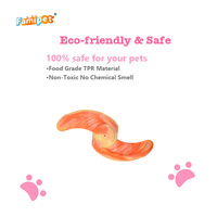 Jouet à mâcher interactif pour chien, design boomerang, en TPR durable, fabrication Famipet, vente en gros personnalisée, nouveau modèle.