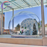 Globe à neige gonflable géant de Noël de taille humaine avec tunnel pour la décoration