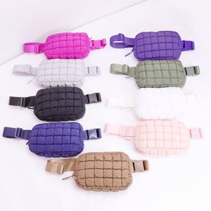 กระเป๋าคาดเอวแบบควิลท์ลายตัวอักษรหลากสี ไนลอนกันน้ำ สายปรับได้ ใช้ได้ทั้งชายและหญิง สะพายข้างหรือคาดเอว สำหรับฤดูหนาว - Product Image 1