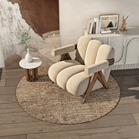 Fauteuil d'appoint moderne capitonné beige avec pieds en bois pour salon et hôtel