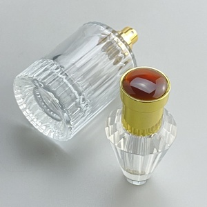 Flacon de parfum en alliage de zinc métallique personnalisé avec pulvérisateur à pompe - Product Image 1