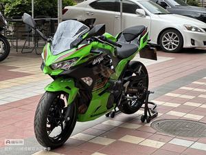 <span class=keywords><strong>Kawasaki</strong></span> <span class=keywords><strong>Ninja</strong></span> <span class=keywords><strong>400</strong></span> KRT Edition <span class=keywords><strong>2023</strong></span> d'occasion, faible kilométrage, 399cc, moto tout-terrain - Product Image 3