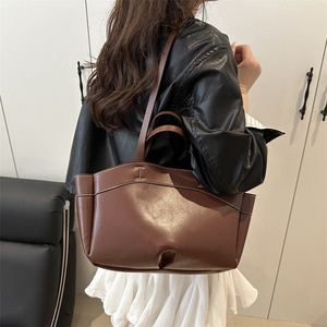 Bolso de mano unisex de alta gama, diseño plegable con cremallera, capacidad de 1 litro, bolso versátil de un solo hombro, bolsos de alta calidad a la moda - Product Image 4