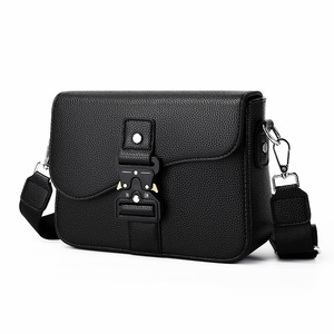 <span class=keywords><strong>Sac</strong></span> bandoulière messager décontracté et tendance pour <span class=keywords><strong>homme</strong></span> en cuir PU avec rabat, sacoche de selle de haute qualité - Product Image 4