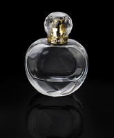Bouteille de parfum en verre de cristal poli haut de gamme de 75ml couvercle en cristal en plastique vaporisateur peut ajouter un logo