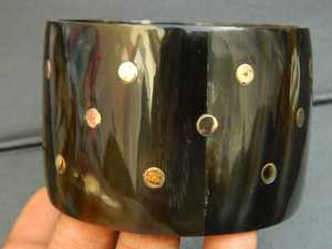 Brazaletes de cuerno de búfalo naturales hechos a mano para mujer Pulseras de moda modernas ecológicas perfectas para el uso diario - Product Image 3