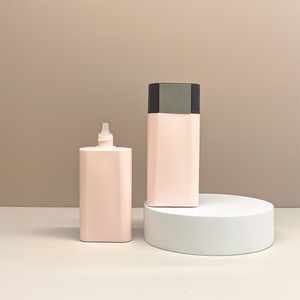 Tubo Squeeze Personalizzato Rosa Piatto Rettangolare in PE da 50ml per Fondotinta Liquido e Protezione Solare con Tappo a Vite - Product Image 3