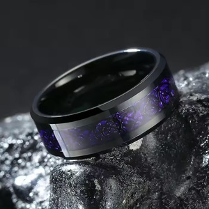 Mode Sex Sieraden Custom 8Mm Afgeschuinde Rand Paars Carbon Fiber Inlay Wolfraam Haan <span class=keywords><strong>Ring</strong></span> Voor Mannen Pennis Ringen - Product Image 3