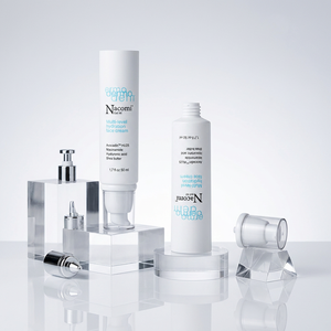 Tubo Cosmético de Plástico Blanco Nacomi de 1.7 oz 50 ml con Tapa de Bomba, Acabado Mate, Impresión Offset y Etiquetado - Product Image 3