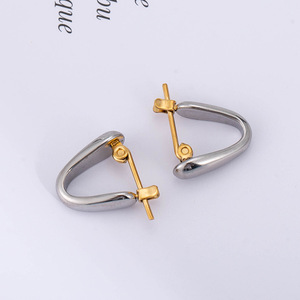 Yunnique – boucles d'oreilles minimalistes en forme de U pour femmes, bijoux géométriques en acier titane, à la mode - Product Image 2