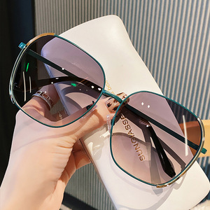 New Arrivals Vintage Oversized Square Homens Óculos De Sol PC Metal Frame UV400 Lentes Polarizadas Óculos De Sol Da Moda