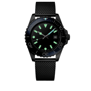 Montre de plongée entièrement noire avec index lumineux, lunette rotative et bracelet en maille Longinesing - Product Image 1