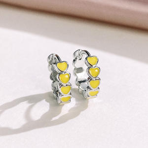 Pendientes Huggie E1869, Aleación Plateada, Forma de Corazón, Engaste de Bisel con Piedra Morada, Joyería de Moda Linda para Mujer, Regalo - Product Image 3