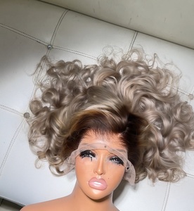 Pelucas Largas Onduladas con Raíces Oscuras, Color <span class=keywords><strong>Rubio</strong></span> Degradado a Gris <span class=keywords><strong>Ceniza</strong></span>, Cabello Europeo Virgen de Lujo con Frente de Encaje Transparente HD de 13x4, las Más Populares - Product Image 5