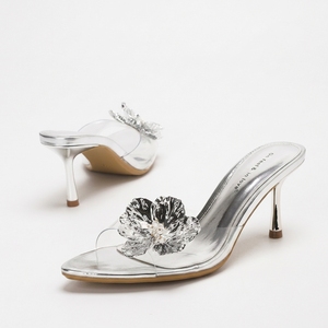 <span class=keywords><strong>Sandalias</strong></span> Transparentes de PVC Sexy 2026 para Mujer, con Punta en Pico, Tacones de Aguja, Flores Metálicas, Zapatos de <span class=keywords><strong>Fiesta</strong></span>, Dorado y Plateado, Venta al Por Mayor - Product Image 5