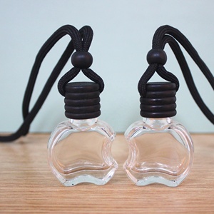 6ML 8ML 10ML cubierta de madera negra difusor de Aroma de coche ambientador botella de vidrio transparente en forma de manzana botella de Perfume de coche con tapa de madera - Product Image 1
