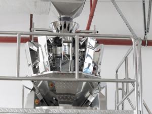 Высокоскоростная многоголовочная весовая упаковочная машина для фасовки смешанных сырых органических фруктов, конфет, воздушных слоёных кондитерских изделий и закусок - Product Image 6