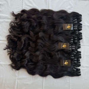 Lots de Cheveux Indiens Vierges en Gros, Ondulés Profonds, Cheveux Humains Brésiliens Bruts Bouclés, Cheveux Naturels de Temple - Product Image 1