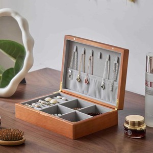 Solid wood jewelry <b>box</b> with lid, multi-compartment design, suitable for storing earrings, necklaces, and other jewelry. - Product Image 3