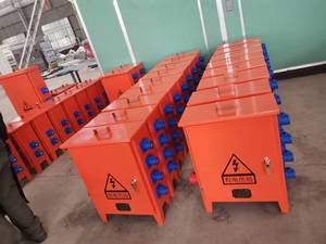 Panneau <span class=keywords><strong>vide</strong></span> extérieur de boîte de distribution d'énergie d'équipement de taille de 2 manières de boîte de distribution électrique triphasée pour l'usage extérieur - Product Image 5