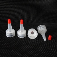 20-410 24/410 28/410 Capuchon Yorker en plastique argenté à nervures, à ouverture torsadée et à débordement, avec bouchon distributeur torsadé