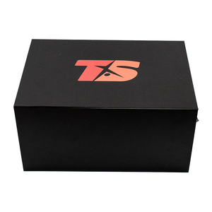 Boîte cadeau magnétique noire de haute qualité personnalisée avec poignée, carton et design grand format, gaufrage et laminage mat, doublure en éponge - Product Image 2