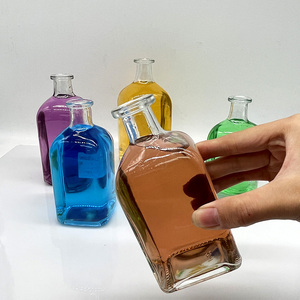 Ensemble de bouteilles en verre transparentes carrées de 250 ml, 350 ml, 400 ml, 520 ml, 680 ml avec <span class=keywords><strong>bouchon</strong></span> en polymère bois, vides <span class=keywords><strong>pour</strong></span> jus, lait et vin liquide - Product Image 4