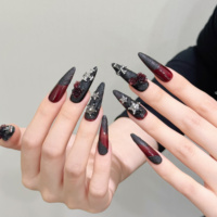 Ongles artificiels à presser longs et pointus, faits main, de luxe, style sorcière gothique, avec motif rose 3D noir et rouge, pour Halloween, lot de 10 pièces