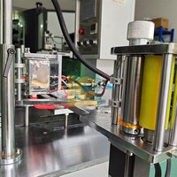Assiettes carrées et rondes en plastique Bouchons de bouteilles cosmétiques profilant la machine d'estampage à chaud