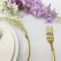 Assiettes de présentation de luxe écologiques en plastique transparent de 13 pouces (rose, argent, or) pour mariage en gros