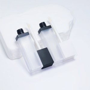 Vente en gros de tubes en verre pour gloss à lèvres, emballage cosmétique pour rouge à lèvres, tube carré givré de 3 ml avec couvercle noir - Product Image 3